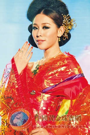 　?。乖拢保度胀?，“水貝珠寶炫彩夜”上演華昌彩寶秀。