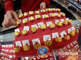 七夕黃金飾品走俏 專家:不建議選擇黃金理財(cái)