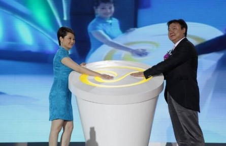 袁莉代言玉翠山莊,演繹東方翡翠時尚