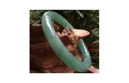 油青種翡翠價格_油青種翡翠的鑒別評估_油青種翡翠選購_翡翠圖鑒