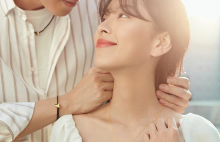 周大生在工藝質(zhì)量方面不斷優(yōu)化，打造出魅力珠寶