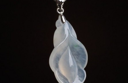 翡翠玉蘭花吊墜的寓意 翡翠玉蘭花吊墜的寓意有哪些