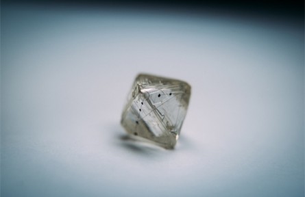 戴比爾斯以天然鉆石演繹女性之美