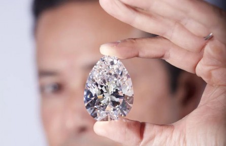 228.31克拉梨形鉆石亮相佳士得日內(nèi)瓦拍賣,成交價(jià)約1.48億人民幣!