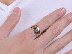 男人與女人戒指帶中指什么意思？