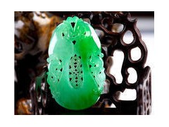 如何挑選翡翠項鏈呢?