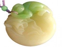 不同形狀的意綿綿翡翠手鐲在鑒定時有什么區別