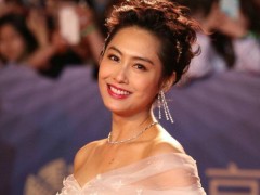 朱茵佩戴戴比爾斯鉆石珠寶亮相北京國際電影節閉幕式