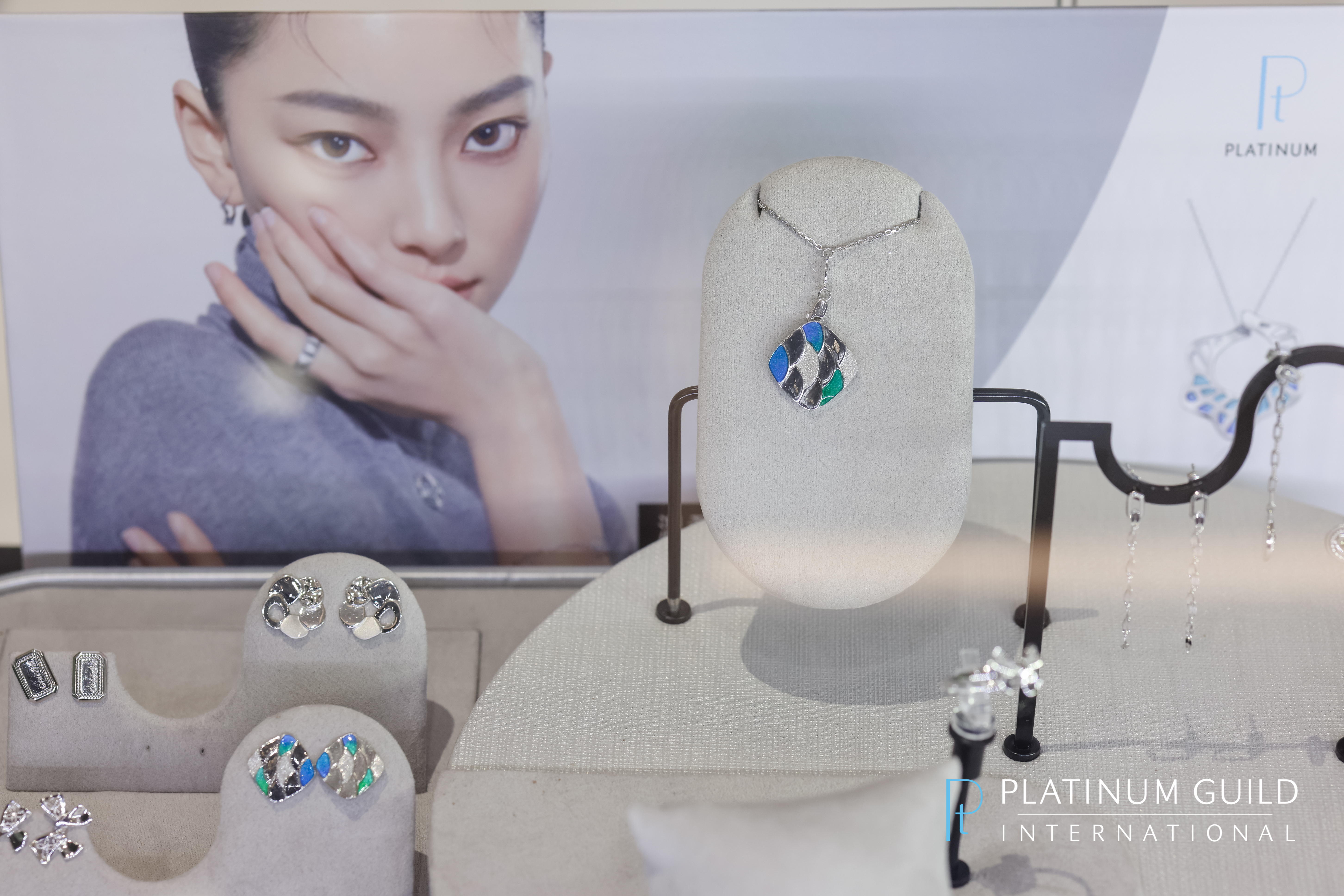 C:\Users\lenovo\Desktop\4.13新聞稿\6.2023「鉑金時刻」系列新品.JPG6.2023「鉑金時刻」系列新品