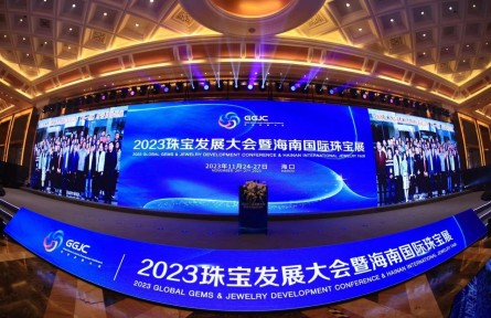 標(biāo)準(zhǔn)化分級(jí)的瑪雅綠翡翠 精彩亮相海南國(guó)際珠寶展