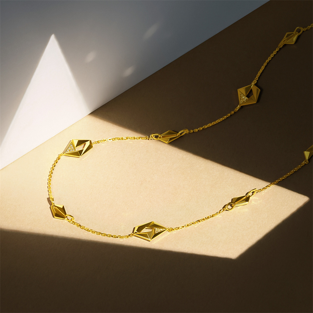 多元無界 鋒芒畢露  EMPHASIS 與佘詩曼共探幾何新美學