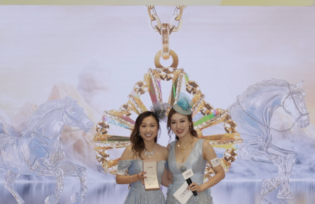 「六福珠寶賽馬日」星光熠熠，張曦雯聯(lián)同2024年度香港小姐演繹時尚閃飾秀，眾星到場支持