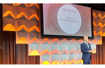 戴比爾斯集團發(fā)布“Ombré Desert Diamonds”標(biāo)志性珠寶概念與“戴比爾斯集團之‘鉆石溯源’”鉆石區(qū)塊鏈計劃